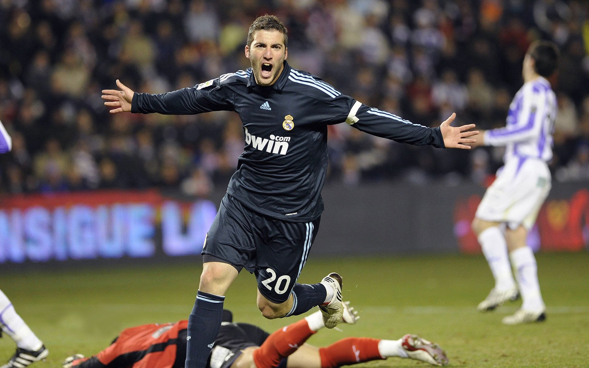 守将伤愈复出士气大增，球队升级希望燃起，守将读音